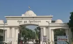 नोएडा : जीबीयू छात्र को पांच लाख का नोटिस देने के मामले में रिपोर्ट तैयार करने वाले एसआई निलंबित नोएडा : जीबीयू छात्र को पांच लाख का नोटिस देने के मामले में रिपोर्ट तैयार करने वाले एसआई निलंबित