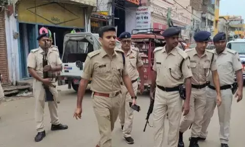 निजी स्कूल के गेट पर बदमाशों ने चलाई गोली: बिहार निजी स्कूल के गेट पर बदमाशों ने चलाई गोली: बिहार