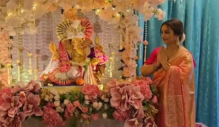 गणेश उत्सव पर सेलेब्स के घर पर बप्पा की धूम, दिव्या दत्ता ने हाथो से बनाया भोग गणेश उत्सव पर सेलेब्स के घर पर बप्पा की धूम, दिव्या दत्ता ने हाथो से बनाया भोग