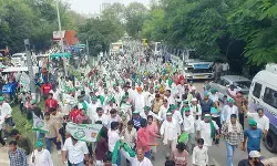 तीनों प्राधिकरणों के खिलाफ किसानों का हल्ला बोल; राकेश टिकैत ने दी चेतावनी, जल्द होगी महापंचायत तीनों प्राधिकरणों के खिलाफ किसानों का हल्ला बोल; राकेश टिकैत ने दी चेतावनी, जल्द होगी महापंचायत