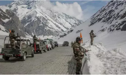 एलएसी पर भारत की बड़ी बढ़त, चीन ने घटाई सैनिकों की तैनाती; रक्षा मंत्रालय की रिपोर्ट में खुलासा