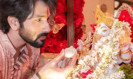 अमरीश पुरी की यादों के साथ वर्धन पुरी ने किया बप्पा का स्वागत अमरीश पुरी की यादों के साथ वर्धन पुरी ने किया बप्पा का स्वागत