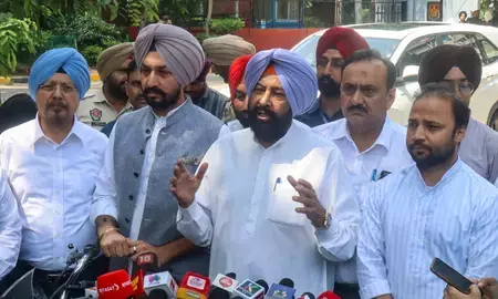 पंजाब भाजपा नेताओं ने नशा मुक्त यात्राओं की पर्याप्त सुरक्षा के लिए डीजीपी से मुलाकात की पंजाब भाजपा नेताओं ने नशा मुक्त यात्राओं की पर्याप्त सुरक्षा के लिए डीजीपी से मुलाकात की