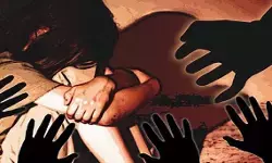 तेलंगाना में 10वीं की छात्रा को तीन दिन बंधक बनाकर गैंगरेप का आरोप, 8 गिरफ्तार तेलंगाना में 10वीं की छात्रा को तीन दिन बंधक बनाकर गैंगरेप का आरोप, 8 गिरफ्तार