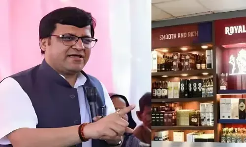 यूपी में नाबालिग को शराब बेचने का वीडियो वायरल होते ही एक्शन, योगी सरकार का सख्त संदेश यूपी में नाबालिग को शराब बेचने का वीडियो वायरल होते ही एक्शन, योगी सरकार का सख्त संदेश