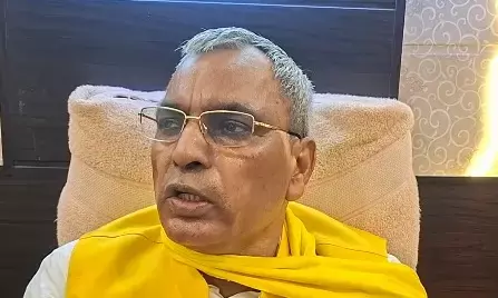 यूपी में सियासी घमासान: पार्टी के बाद शिवपाल से छिना लोहिया ट्रस्ट, अखिलेश यादव पर राजभर-कश्यप ने साधा निशाना यूपी में सियासी घमासान: पार्टी के बाद शिवपाल से छिना लोहिया ट्रस्ट, अखिलेश यादव पर राजभर-कश्यप ने साधा निशाना