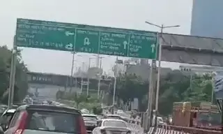 नोएडा के एलिवेटेड रोड पर 10 फीट गहरा गड्ढा, करोड़ों की लागत से बने मार्ग की सुरक्षा पर उठे सवाल नोएडा के एलिवेटेड रोड पर 10 फीट गहरा गड्ढा, करोड़ों की लागत से बने मार्ग की सुरक्षा पर उठे सवाल