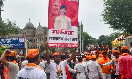 मराठा आरक्षण पर सियासत तेज, डिप्टी सीएम शिंदे ने जरांगे से मुंबई मार्च टालने का आग्रह किया मराठा आरक्षण पर सियासत तेज, डिप्टी सीएम शिंदे ने जरांगे से मुंबई मार्च टालने का आग्रह किया