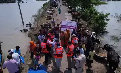 मिशन राहत’ के तहत बाढ़ प्रभावित परिवारों तक पहुंच रही अदाणी फाउंडेशन की सहायता मिशन राहत’ के तहत बाढ़ प्रभावित परिवारों तक पहुंच रही अदाणी फाउंडेशन की सहायता