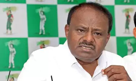 कर्नाटक: जारकीहोली के घर ईडी रेड पर सियासी घमासान, कुमारस्वामी ने सीएम शिवकुमार को घेरा