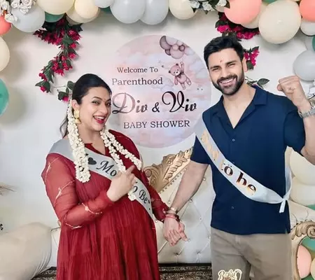 दिव्यांका-विवेक पेरेंट्सहुड को कर रहे इंजॉय दिव्यांका-विवेक पेरेंट्सहुड को कर रहे इंजॉय