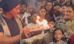 सलमान खान हुए गणपति विसर्जन पर खुश सलमान खान हुए गणपति विसर्जन पर खुश