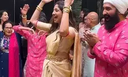 लालबागचा राजा के दर्शन के लिए पहुंची शिल्पा शेट्टी