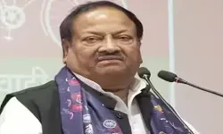 पूर्व मंत्री राम आसरे कुशवाहा की सपा में वापसी, भाजपा छोड़कर थामा अखिलेश यादव का हाथ पूर्व मंत्री राम आसरे कुशवाहा की सपा में वापसी, भाजपा छोड़कर थामा अखिलेश यादव का हाथ