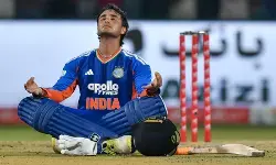 अभिषेक शर्मा का ऐतिहासिक शतक, तीसरे टी20 में भारत ने 7 विकेट खोकर बनाए 221 रन अभिषेक शर्मा का ऐतिहासिक शतक, तीसरे टी20 में भारत ने 7 विकेट खोकर बनाए 221 रन