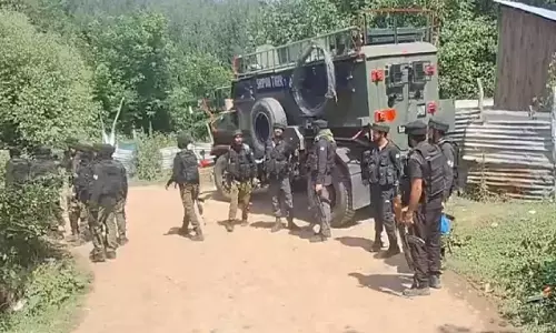 जम्मू-कश्मीर के ऊधमपुर में देर रात सुरक्षा बलों और आतंकियों के बीच मुठभेड़, दो आतंकी ढेर जम्मू-कश्मीर के ऊधमपुर में देर रात सुरक्षा बलों और आतंकियों के बीच मुठभेड़, दो आतंकी ढेर