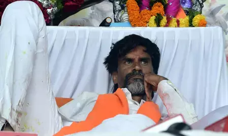 सरकार के आश्वासन के बाद जरांगे पाटिल ने तोड़ी भूख हड़ताल, 90 दिन का दिया समय