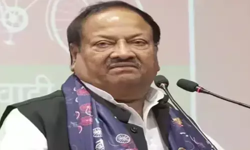 पूर्व मंत्री राम आसरे कुशवाहा की सपा में वापसी, भाजपा छोड़कर थामा अखिलेश यादव का हाथ