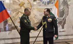 रूस पहुंचे दक्षिणी कमान के कमांडर ले. जनरल धीरज सेठ: रूसी सैन्य कमांडरों से मुलाकात, रक्षा साझेदारी व साझा अभ्यासों पर चर्चा रूस पहुंचे दक्षिणी कमान के कमांडर ले. जनरल धीरज सेठ: रूसी सैन्य कमांडरों से मुलाकात, रक्षा साझेदारी व साझा अभ्यासों पर चर्चा