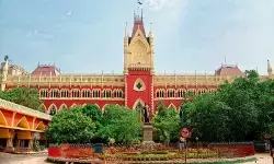 पश्चिम बंगाल: सरकारी संपत्तियों को भगवा रंग से रंगने के खिलाफ पीआईएल वापस, हाई कोर्ट ने किया खारिज पश्चिम बंगाल: सरकारी संपत्तियों को भगवा रंग से रंगने के खिलाफ पीआईएल वापस, हाई कोर्ट ने किया खारिज