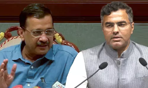 दिल्ली की मतदाता सूची पर सियासी घमासान, केजरीवाल के आरोपों पर चुनाव आयोग ने दी सफाई, भाजपा का पलटवार दिल्ली की मतदाता सूची पर सियासी घमासान, केजरीवाल के आरोपों पर चुनाव आयोग ने दी सफाई, भाजपा का पलटवार