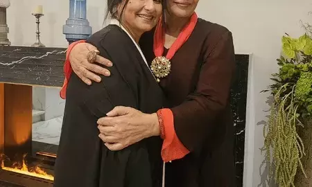 दिव्या दत्ता ने शबाना आजमी के बर्थडे पर लुटाया प्यार दिव्या दत्ता ने शबाना आजमी के बर्थडे पर लुटाया प्यार