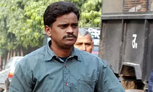 निठारी कांड में मुख्य आरोपी रहे सुरेंद्र कोली ने की आत्महत्या, हरिद्वार में लगाई फांसी निठारी कांड में मुख्य आरोपी रहे सुरेंद्र कोली ने की आत्महत्या, हरिद्वार में लगाई फांसी