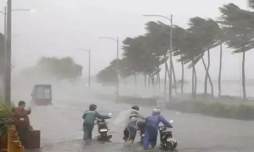 मॉनसून की विदाई के बीच नया मौसम सिस्टम एक्टिव, गुजरात से अरुणाचल तक बारिश-आंधी का अलर्ट मॉनसून की विदाई के बीच नया मौसम सिस्टम एक्टिव, गुजरात से अरुणाचल तक बारिश-आंधी का अलर्ट