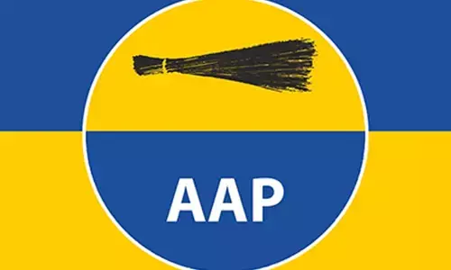 पंजाब में राघव चड्ढा और संदीप पाठक पर अंडे फेंके गए पंजाब में राघव चड्ढा और संदीप पाठक पर अंडे फेंके गए