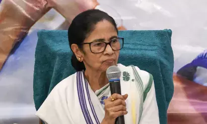 टीएमसी के नाम और चिह्न पर रोक के खिलाफ सुप्रीम कोर्ट पहुंचीं ममता टीएमसी के नाम और चिह्न पर रोक के खिलाफ सुप्रीम कोर्ट पहुंचीं ममता