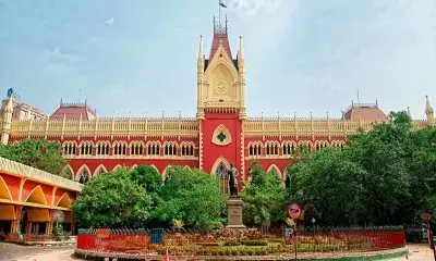 पश्चिम बंगाल: सरकारी संपत्तियों को भगवा रंग से रंगने के खिलाफ पीआईएल वापस, हाई कोर्ट ने किया खारिज पश्चिम बंगाल: सरकारी संपत्तियों को भगवा रंग से रंगने के खिलाफ पीआईएल वापस, हाई कोर्ट ने किया खारिज