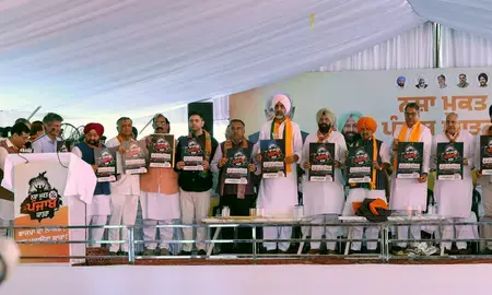 नशा मुक्त पंजाब यात्रा को नितिन नवीन के साथ राघव चड्ढा ने भी दिखाई हरी झंडी नशा मुक्त पंजाब यात्रा को नितिन नवीन के साथ राघव चड्ढा ने भी दिखाई हरी झंडी