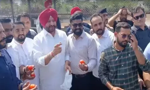 लुधियाना में CM भगवंत मान के काफिले पर टमाटर फेंकने का आरोप, रवनीत बिट्टू हिरासत में लुधियाना में CM भगवंत मान के काफिले पर टमाटर फेंकने का आरोप, रवनीत बिट्टू हिरासत में