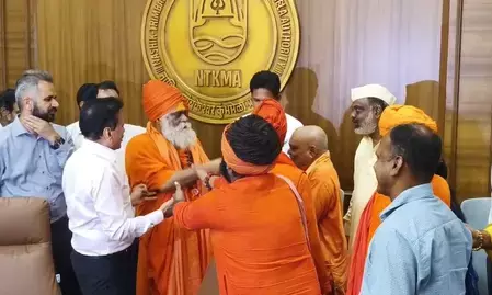 कुंभ मेला प्राधिकरण की बैठक में संतों और प्रशासन में नोकझोंक, गिरीश महाजन की मध्यस्थता से शांत हुआ मामला कुंभ मेला प्राधिकरण की बैठक में संतों और प्रशासन में नोकझोंक, गिरीश महाजन की मध्यस्थता से शांत हुआ मामला