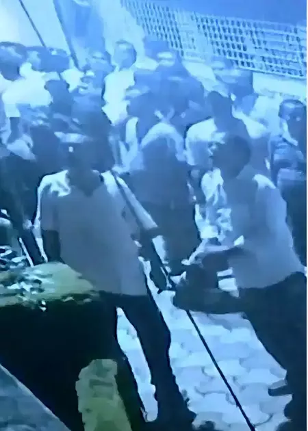 कोलकाता में सीपीआई-एम के दफ्तरों में तोड़फोड़, टीएमसी के पूर्व विधायक के परिवार पर हमला कोलकाता में सीपीआई-एम के दफ्तरों में तोड़फोड़, टीएमसी के पूर्व विधायक के परिवार पर हमला