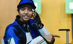 एलावेनिल ने 10 मीटर एयर राइफल में रजत पदक जीता एलावेनिल ने 10 मीटर एयर राइफल में रजत पदक जीता