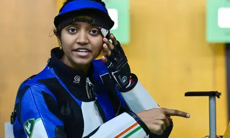 एलावेनिल ने 10 मीटर एयर राइफल में रजत पदक जीता एलावेनिल ने 10 मीटर एयर राइफल में रजत पदक जीता