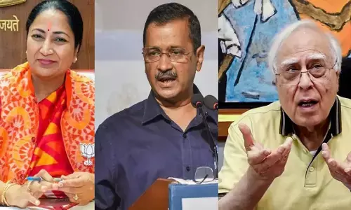 Delhi: SIR में मतदाता विवरण की विसंगतियों पर नोटिस, रेखा गुप्ता, केजरीवाल के परिवार और कपिल सिब्बल के नाम भी शामिल Delhi: SIR में मतदाता विवरण की विसंगतियों पर नोटिस, रेखा गुप्ता, केजरीवाल के परिवार और कपिल सिब्बल के नाम भी शामिल