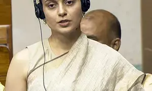 मैथिली ठाकुर की महंगी कार पर ट्रोल्स का हमला: कंगना रनौत ने लगाई क्लास, बोलीं- कलाकार मेहनत से कमाए तो मिर्च क्यों लगती है?