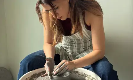 कृति सेनन :अपनी बकेट लिस्ट में से पॉटरी आर्ट को किया पूरा किया कृति सेनन :अपनी बकेट लिस्ट में से पॉटरी आर्ट को किया पूरा किया