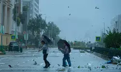 जापान : शक्तिशाली तूफान डुजुआन ,भारी बारिश और भूस्खलन का अलर्ट जापान : शक्तिशाली तूफान डुजुआन ,भारी बारिश और भूस्खलन का अलर्ट