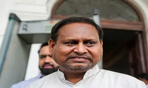 बंगाल उपचुनाव में गिरफ्तारी से गरमाया माहौल, बेटे के लिए भी प्रचार नहीं करेंगे हुमायूं कबीर बंगाल उपचुनाव में गिरफ्तारी से गरमाया माहौल, बेटे के लिए भी प्रचार नहीं करेंगे हुमायूं कबीर