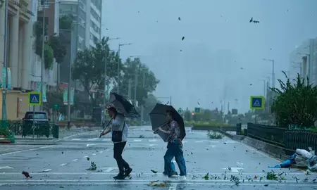 जापान : शक्तिशाली तूफान डुजुआन ,भारी बारिश और भूस्खलन का अलर्ट जापान : शक्तिशाली तूफान डुजुआन ,भारी बारिश और भूस्खलन का अलर्ट