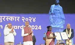 फिल्मों में भारतीयों के सपने, परम्पराएं, संघर्ष और भविष्य की संभावनाएं भी हैं: राष्ट्रपति द्रौपदी मुर्मु फिल्मों में भारतीयों के सपने, परम्पराएं, संघर्ष और भविष्य की संभावनाएं भी हैं: राष्ट्रपति द्रौपदी मुर्मु