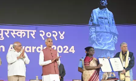 फिल्मों में भारतीयों के सपने, परम्पराएं, संघर्ष और भविष्य की संभावनाएं भी हैं: राष्ट्रपति द्रौपदी मुर्मु फिल्मों में भारतीयों के सपने, परम्पराएं, संघर्ष और भविष्य की संभावनाएं भी हैं: राष्ट्रपति द्रौपदी मुर्मु