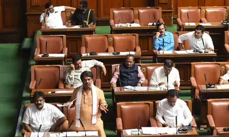 सूखे के बीच वित्त विभाग के पत्र को लेकर भाजपा ने कर्नाटक सरकार पर साधा निशाना सूखे के बीच वित्त विभाग के पत्र को लेकर भाजपा ने कर्नाटक सरकार पर साधा निशाना