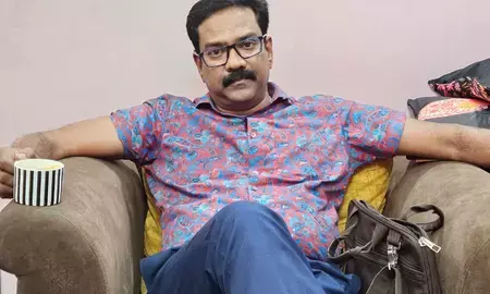 तेलंगाना: एसीबी ने एनआईएमएस अधिकारी के परिसरों पर तलाशी के दौरान 6.13 करोड़ रुपए की संपत्ति जब्त की तेलंगाना: एसीबी ने एनआईएमएस अधिकारी के परिसरों पर तलाशी के दौरान 6.13 करोड़ रुपए की संपत्ति जब्त की