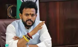 त्योहारी सीजन में हवाई किराये पर सरकार की नजर, एयरलाइंस से यात्रियों को राहत देने की अपील त्योहारी सीजन में हवाई किराये पर सरकार की नजर, एयरलाइंस से यात्रियों को राहत देने की अपील