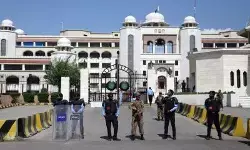 पाकिस्तान में प्रेस की आजादी पर बड़ा हमला, विदेशी मीडिया पर रोक, पीएफयूजे बोला- ग्लोबल रैंकिंग और गिरेगी पाकिस्तान में प्रेस की आजादी पर बड़ा हमला, विदेशी मीडिया पर रोक, पीएफयूजे बोला- ग्लोबल रैंकिंग और गिरेगी