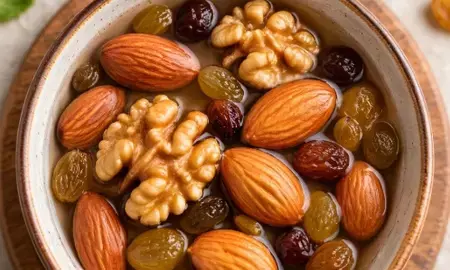 रोज सुबह नाश्ते में खाएं भीगे मेवों का मिश्रण रोज सुबह नाश्ते में खाएं भीगे मेवों का मिश्रण